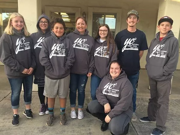 Students volunteering group photo